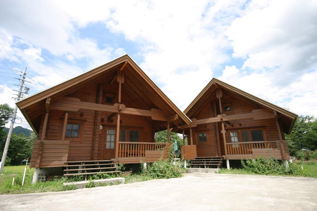 Log Cottage Tomato Hakuba Exterior photo